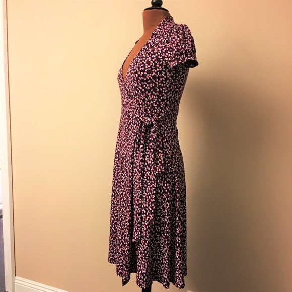 GIBSON Short Sleeve Graphic Wrap Dress - Picture 6 of 10